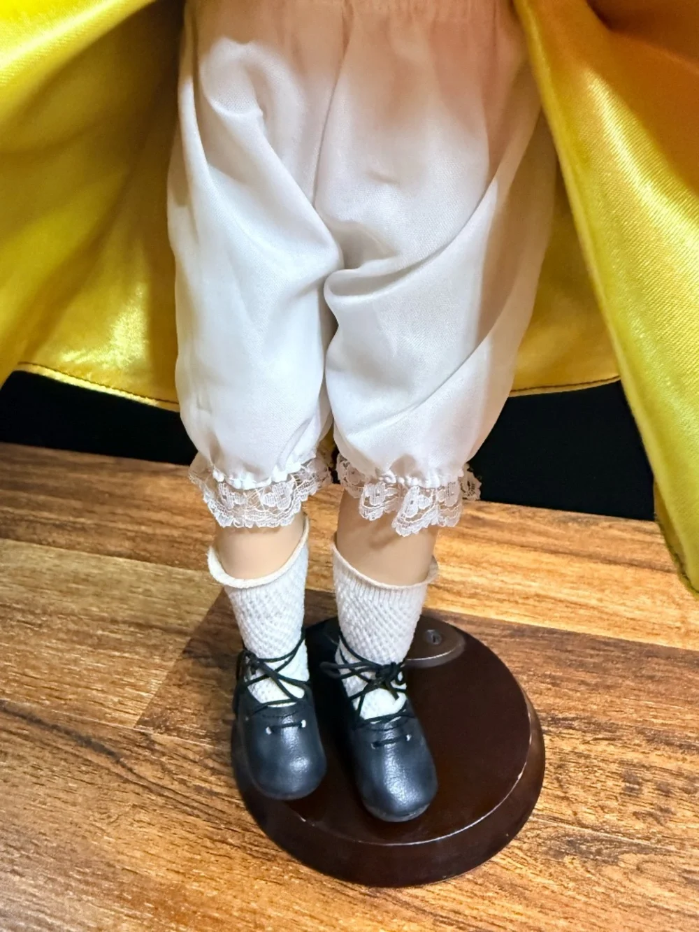 IRISH HERITAGE DOLL “Grainne” Fine Porcelain Collection Doll